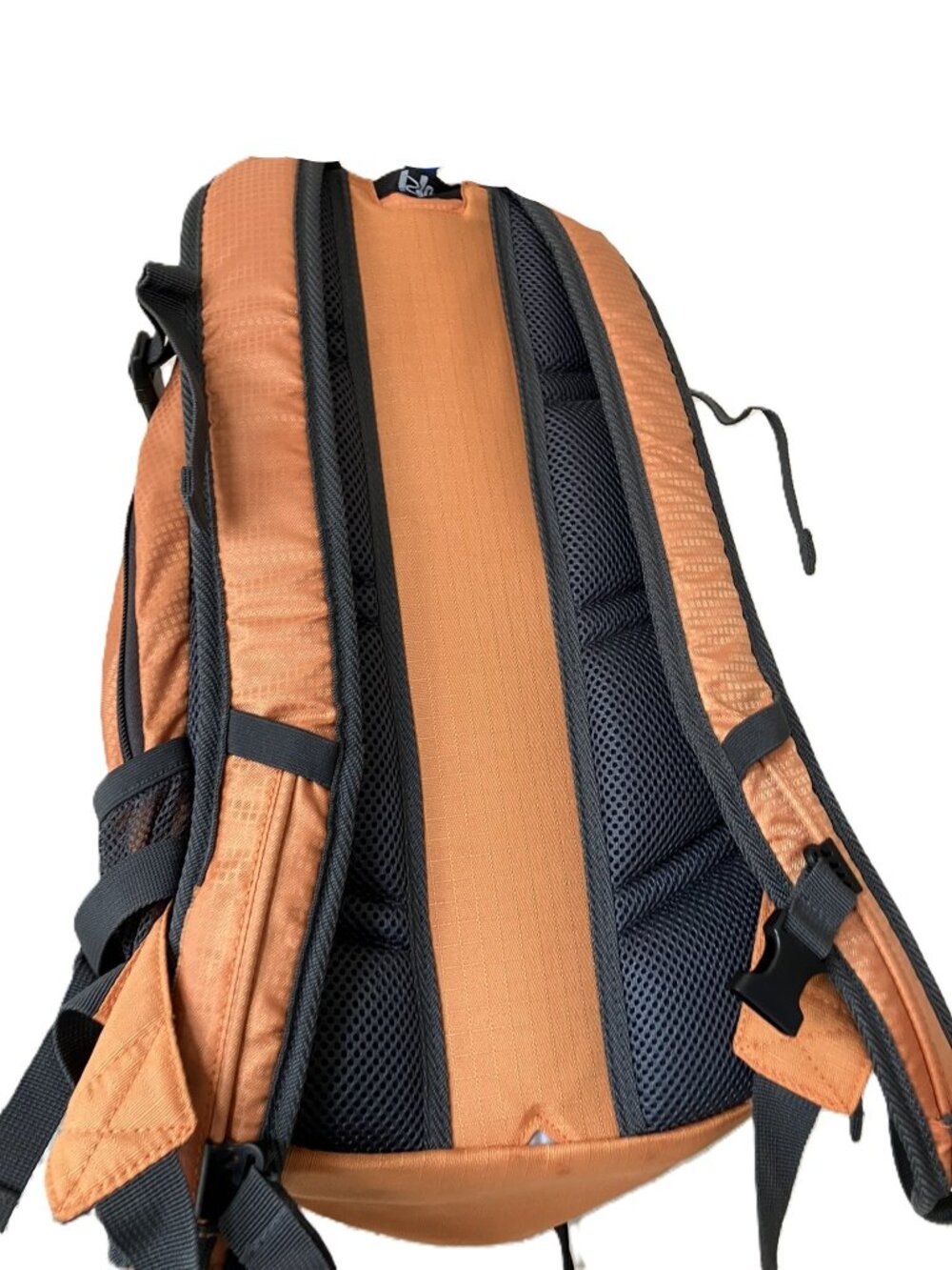 QUEST ORANGE HYDRATION BACKPACK W/ WATER BLADDER INCLUDED 🎒💧 - Picture 9 of 13